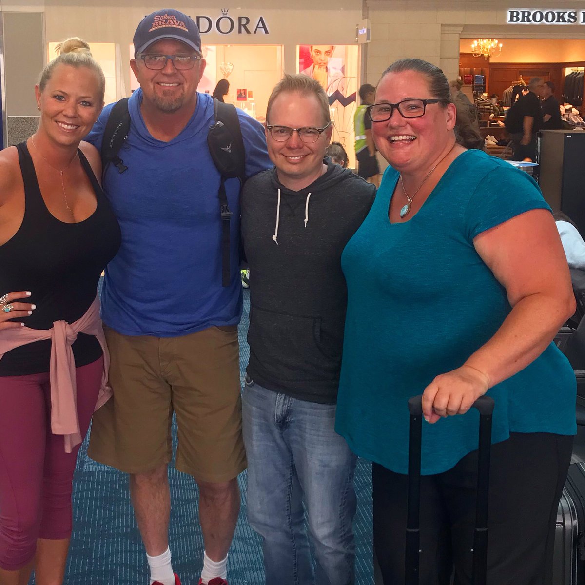 LinkieMarais's tweet photo. Don’t ask where - I won’t tell you yet... but here we go!!! @messlords @chefjimsmith @SalsaBravaflag
#messlords #forkfulloffreedom #usa #navyentertainment #military #livinglinkiestyle #loveusa https://t.co/53DmSOxZyG