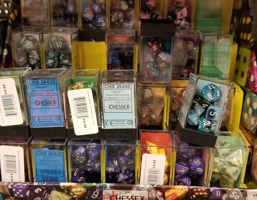 CraftNicks's tweet photo. I almost couldnt resist #dice #dnd5e #chessix https://t.co/GQs4xUCenx
