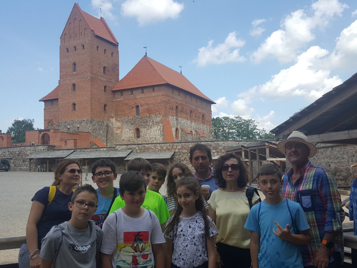 a_cultures's tweet photo. Fantastic Day in Trakai - Kibinai workshop 😋 https://t.co/pvcLgJ9BJI