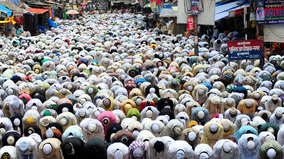 alainthibaut1's tweet photo. They do it everywhere except in Mecca, Dubai, Doha....
Pure provocation.
#provocators https://t.co/2X2LOtZR07