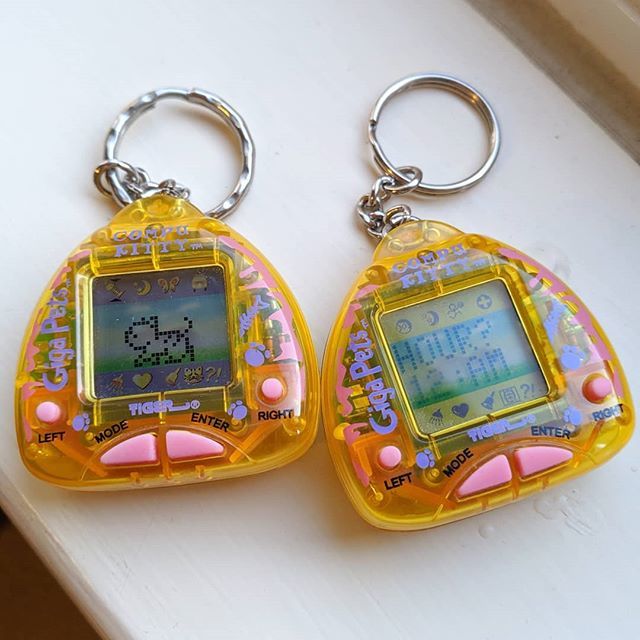 Tamapetchi's tweet photo. I just received these absolutely beautiful condition Compu Kitties, sold as not working. Both were £6.50 total! What a steal!!
It took me a bit of time to get the purple one going but it seems fine now.
Im happy because I want to build a compu kitty coll… https://t.co/t8RsoS7dF8 https://t.co/3GIIWG3mVB