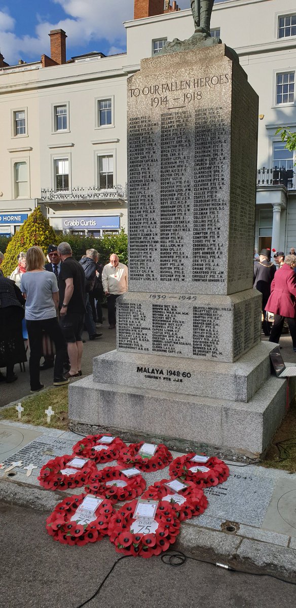 MayorOfWhitnash's tweet photo. Pleased to attend D-Day 75th Commemorations in Leamington today where I laid a wreath on behalf of Whitnash, and also laid the wreath at Whitnash War Memorial. https://t.co/S7gdNJNZ8Q
