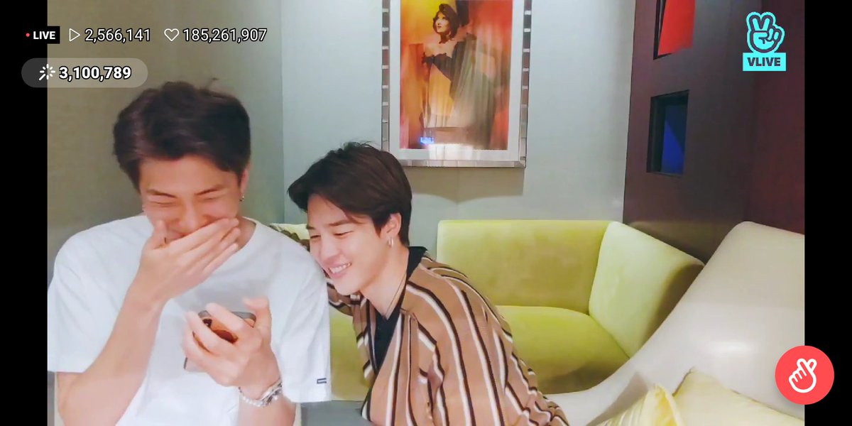 HollyBrooks7's tweet photo. Dropping some pics from the vlive earlier.  Also #BTS_TEXAS #BTSCometoTEXAS 💜💜💜 https://t.co/zSHwkzYrhm