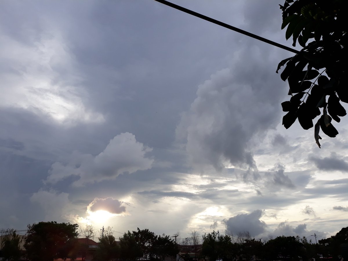 Jojajani's tweet image. #Clouds #Sky #ForJk ☁️☁️☁️☁️