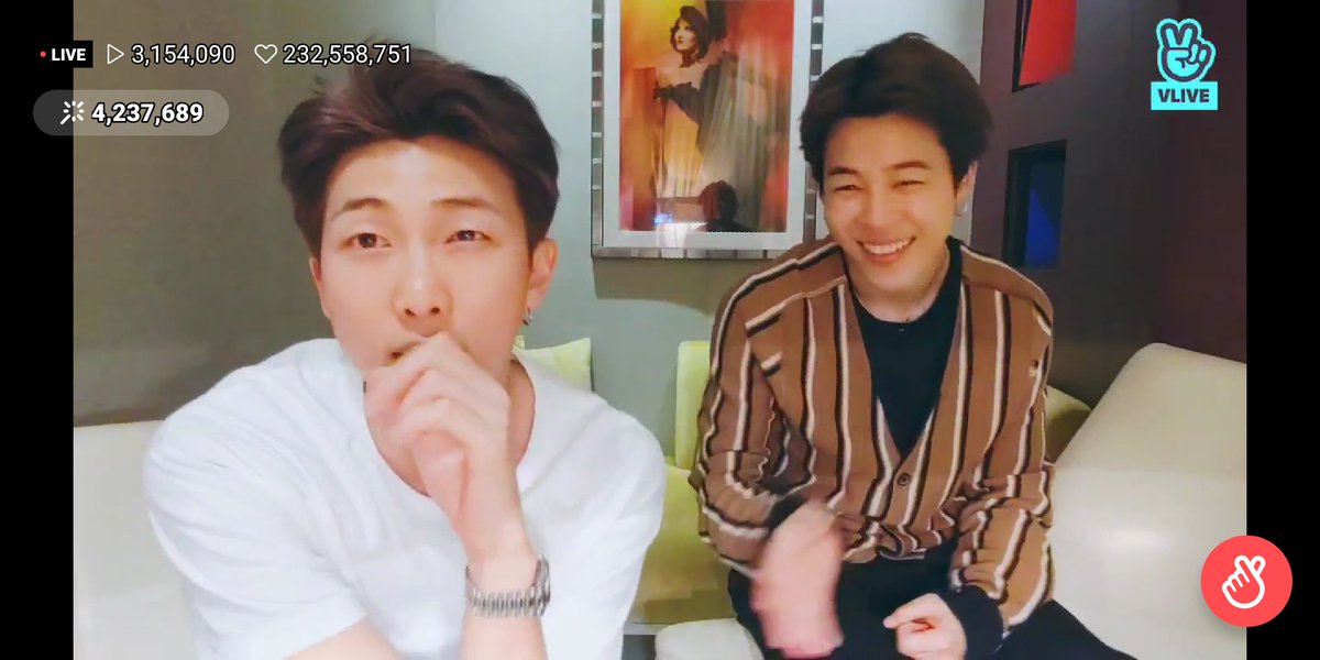 HollyBrooks7's tweet photo. Dropping some pics from the vlive earlier.  Also #BTS_TEXAS #BTSCometoTEXAS 💜💜💜 https://t.co/zSHwkzYrhm