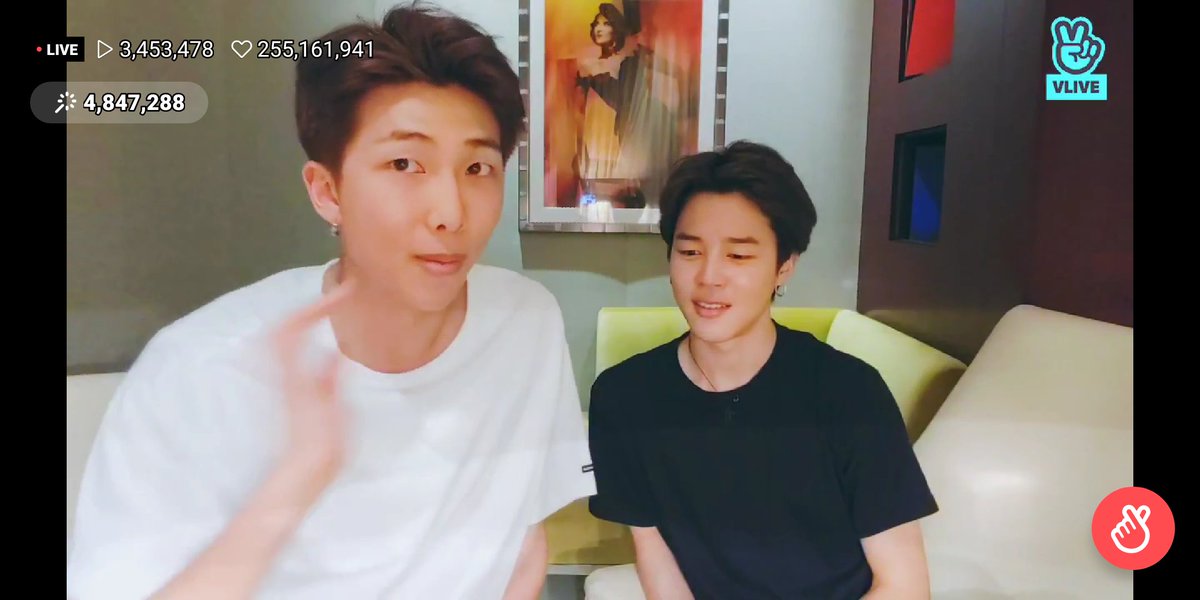 HollyBrooks7's tweet photo. Dropping some pics from the vlive earlier.  Also #BTS_TEXAS #BTSCometoTEXAS 💜💜💜 https://t.co/zSHwkzYrhm
