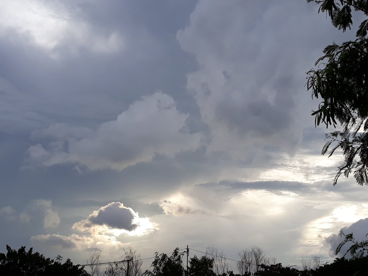 Jojajani's tweet image. #Clouds #Sky #ForJk ☁️☁️☁️☁️