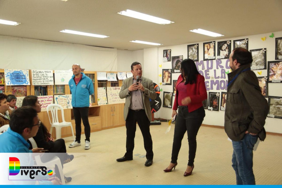 SubLGBTI's tweet photo. Durante el desarrollo del #CLOPS con participación de la #SubLGBTI realizado en los #LosMártires, el alcalde local, junto con las autoridades locales, dialogaron acerca de alternativas frente a las necesidades específicas y de seguridad de las personas de los sectores #LGBTI https://t.co/Oq5hX8neMA