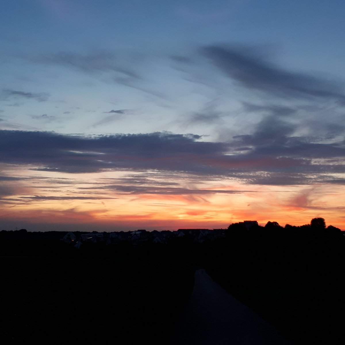 xMina1982's tweet image. I love to sit there in silence
#Clouds #Sky #ForJk