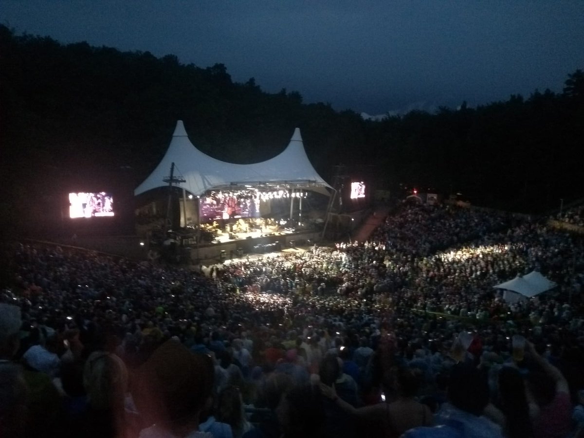 BillLiederwald's tweet photo. @fleetwoodmac eine von diesen Bands, die einfach nur von netten Menschen gehört wird . Großartiges Konzert heute in der Waldbühne Berlin! https://t.co/uYABOPBsqt