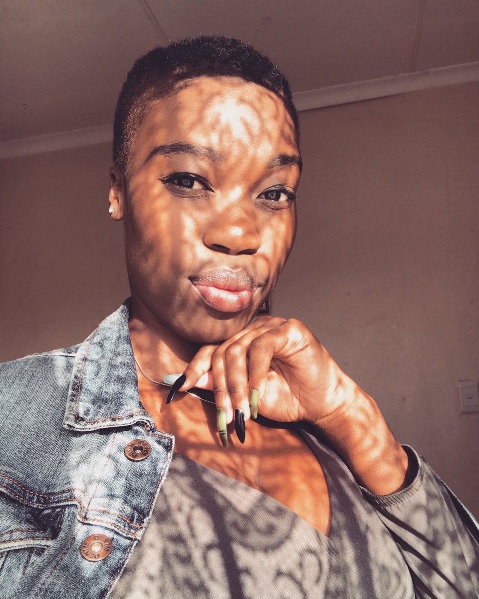 Carol_darkpearl's tweet photo. #flexingmycomplexion #sunkissed #fulllips https://t.co/vLIfgTcKrm