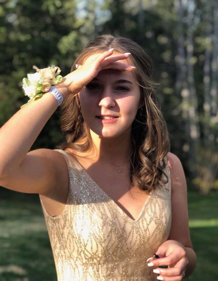 Congratulations to our Prom Pampering Contest wInner, Anna! You look so beautiful. Hope you had an amazing time! #promcontest #loelliott