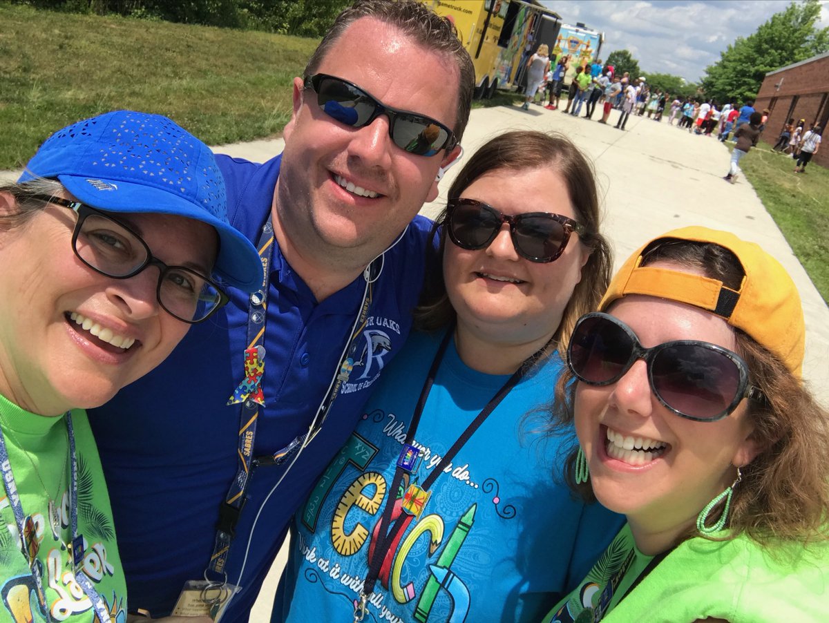 Chibbers's tweet photo. A day of celebrating ⁦@RiverOaksPWCS⁩ https://t.co/C3IlRyDphY