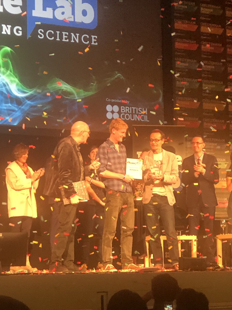 CesarElege's tweet photo. Tras una interminable gala de más de dos horas y media (cuánto tendrían que aprender de nosotros...) por fin tenemos merecido ganador de #FameLabInt2019. Este año el premio se queda en el Reino Unido, que también ha obtenido el Premio del Público. https://t.co/GdIGClJCGv