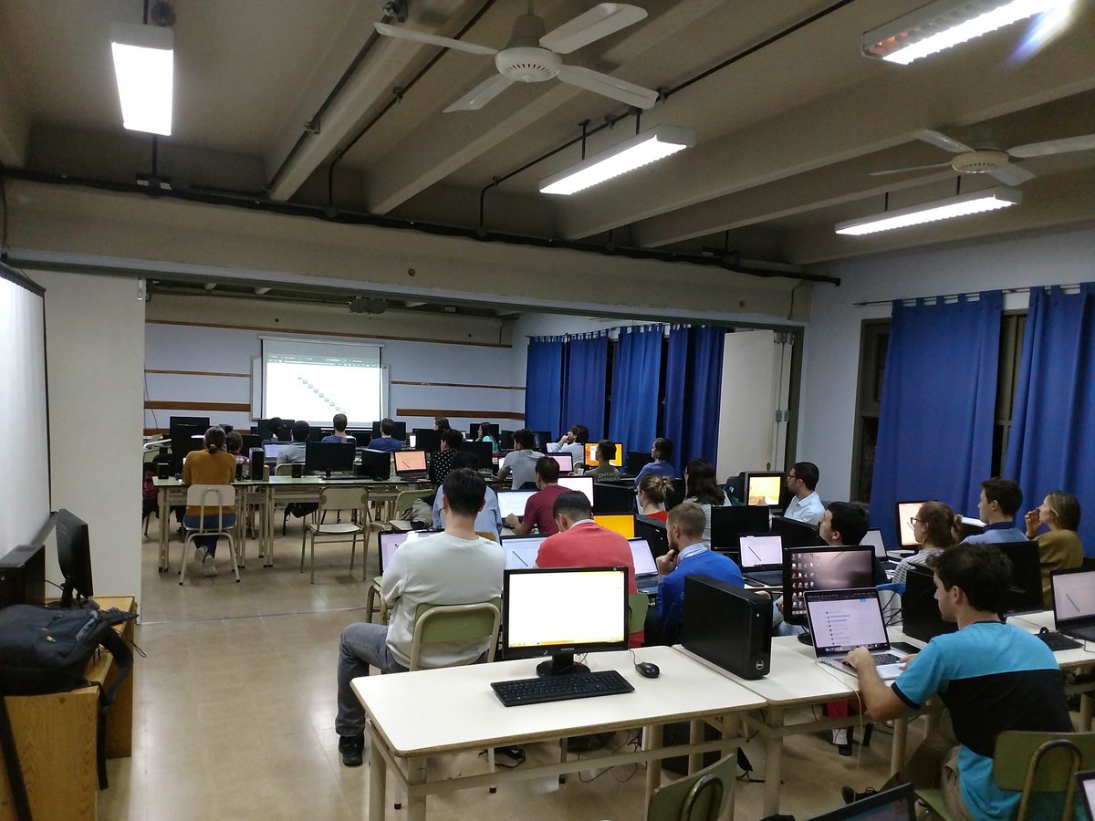 ArielRossanigo's tweet photo. Segundo día de taller, la gente parece entretenida :) https://t.co/H8PQTXrNVj