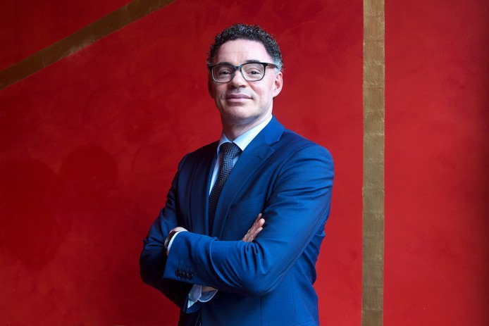 De gemeenteraad van Houten heeft vanavond <a href="/GilbertIsabella/">Gilbert Isabella</a> voorgedragen als nieuwe burgemeester voor <a href="/gemHouten/">Gemeente Houten</a> . Van harte gefeliciteerd en welkom in Houten! Wij zien uit naar een fijne samenwerking! <a href="/CUHouten/">ChristenUnie Houten</a>