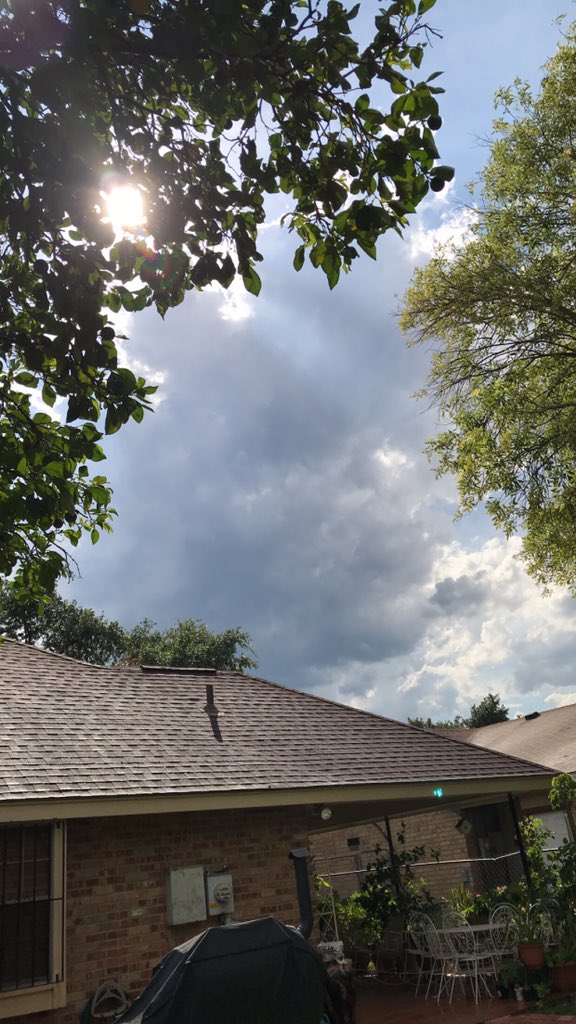 eyeluvmusic98's tweet image. 06.06.19
⛈ #summerthunderstorms #clouds #summerrain ☔️🌧