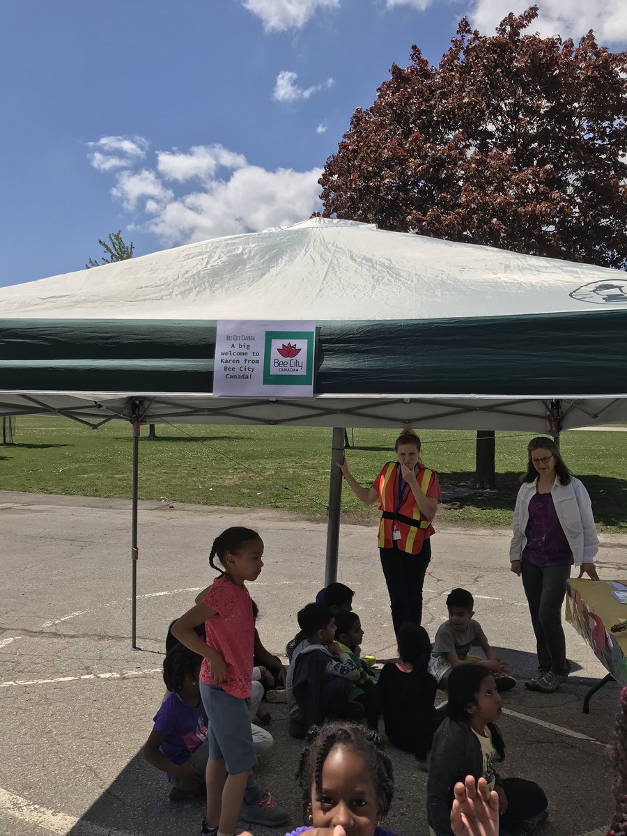 Ms_B_Chen's tweet photo. Tredway Woodsworth welcomes #TreeForMe and #BeeCity to our school community event. What a beautiful day to be outside! @MauroPaluzzi @sawh4kids @mmewhite217 @AbhiArul @schan_tdsb https://t.co/KnuEOnnVH3