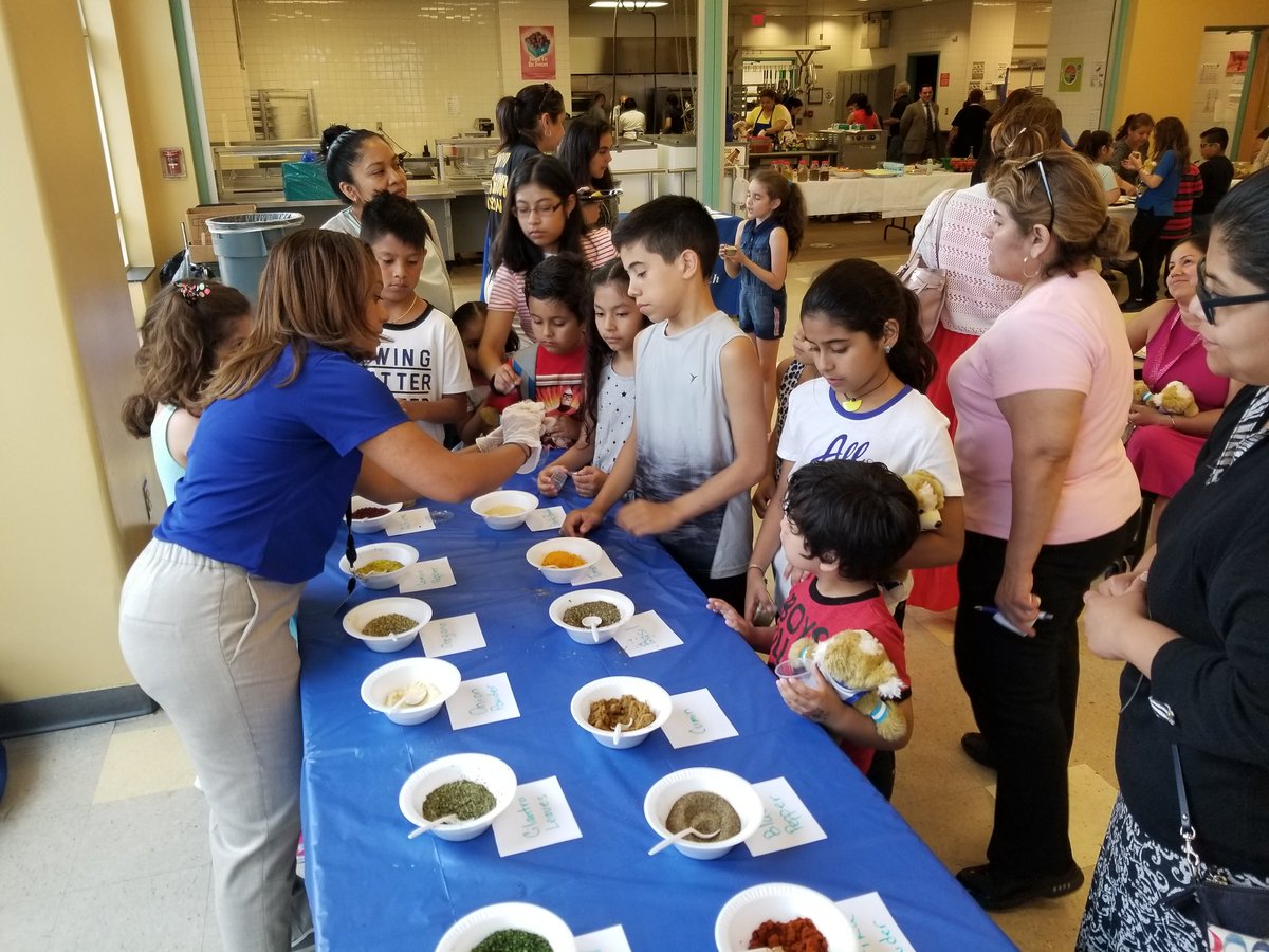 WNYPS4's tweet photo. Healthy Cooking Challenge has begun. A special thank you to our judges; Detective Hilenne Chemas, Commissioner Cosmo Cirillo, and Commissioner Yoleisy Yanez
@WestNYSchools  #BringingTheCommunityTogether https://t.co/F06MybcGDZ