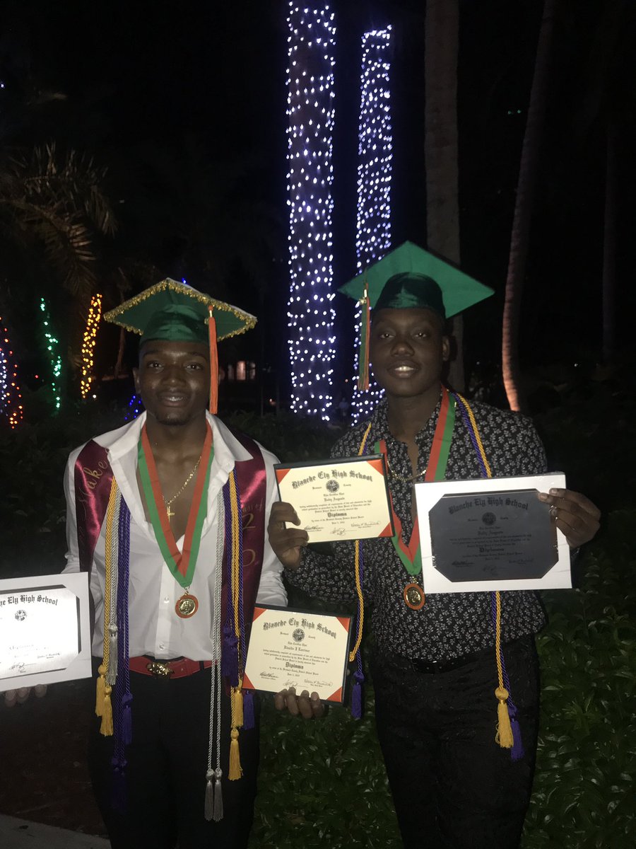 1804_ruby's tweet photo. 🐯💚🧡 #graduation2k19 #ClassOf2019 #TigerPride #FAMU23 https://t.co/Myf4XsBmnA