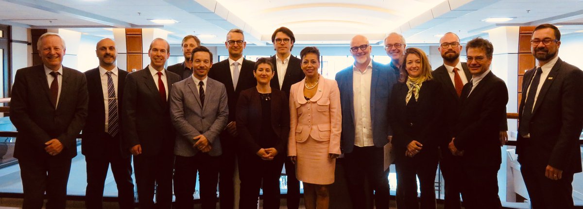 NadineGirault's tweet photo. La diplomatie québécoise change! Je suis très heureuse de pouvoir compter sur des établissements d'enseignement de haut calibre pour nous aider à constituer le premier Institut de diplomatie québécoise. Ensemble, nous nous doterons des meilleurs éléments pour nos équipes!🎓 https://t.co/1H9fI78Aya