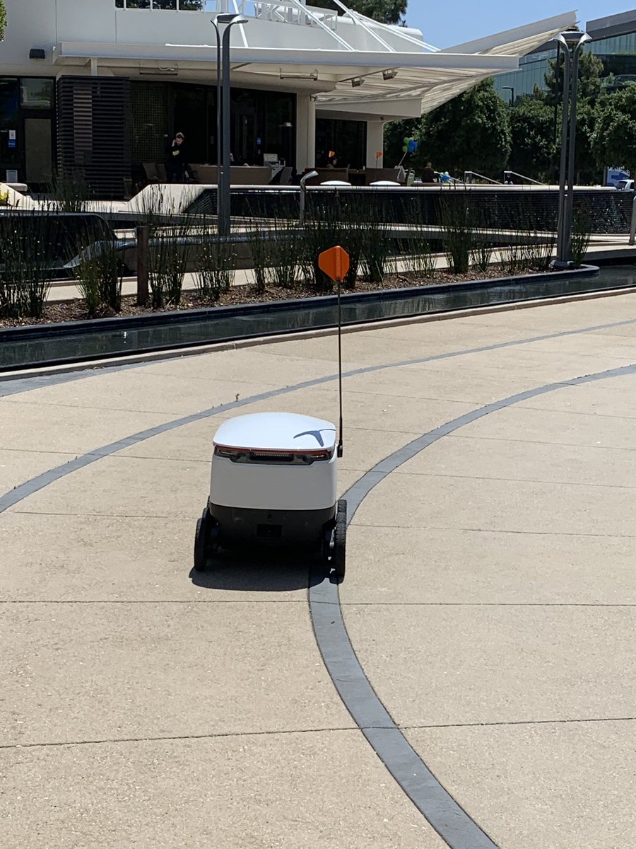 LislPietersz's tweet photo. OMG! I’m so in love with this @Intuit AI-powered innovation. The Starship delivers pre-ordered coffees &amp; food to Intuit’s 5K campus employees, on demand! I want one at home. Now. @BiancaBowronCut @anmingdi https://t.co/BOQRbanTct
