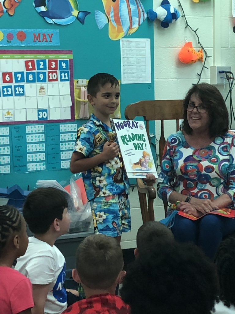 lmerlo3's tweet photo. Today Mrs. Pennino, the Reading Team, @MsAmyEstes, @jacobsroadap, and this kiddos classmates celebrated reading growth! We are so proud of this first grader @JacobsRoad_ES 
#lifelongreader https://t.co/Az1bLcIUvo