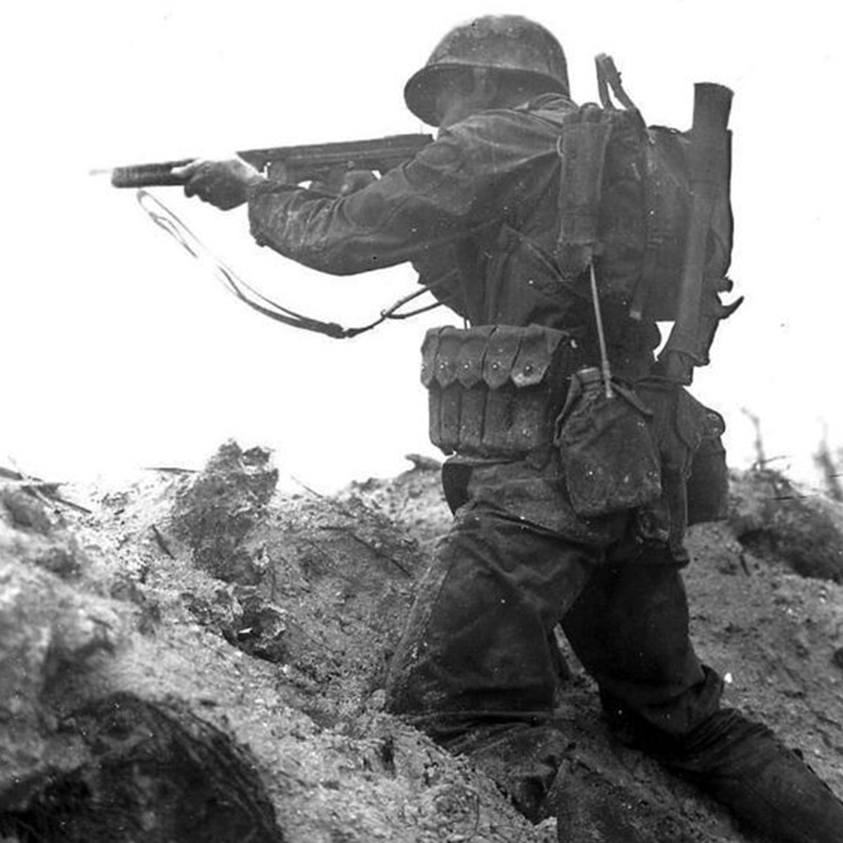 QuadrantCC's tweet photo. A US Marine fires his Thompson at Japanese positions on Peleliu, September, 1944.

#ww2 #wwii #ww2history #wwiihistory #military #history #militaryhistory #1940s #marines https://t.co/B5q0ORmSvu