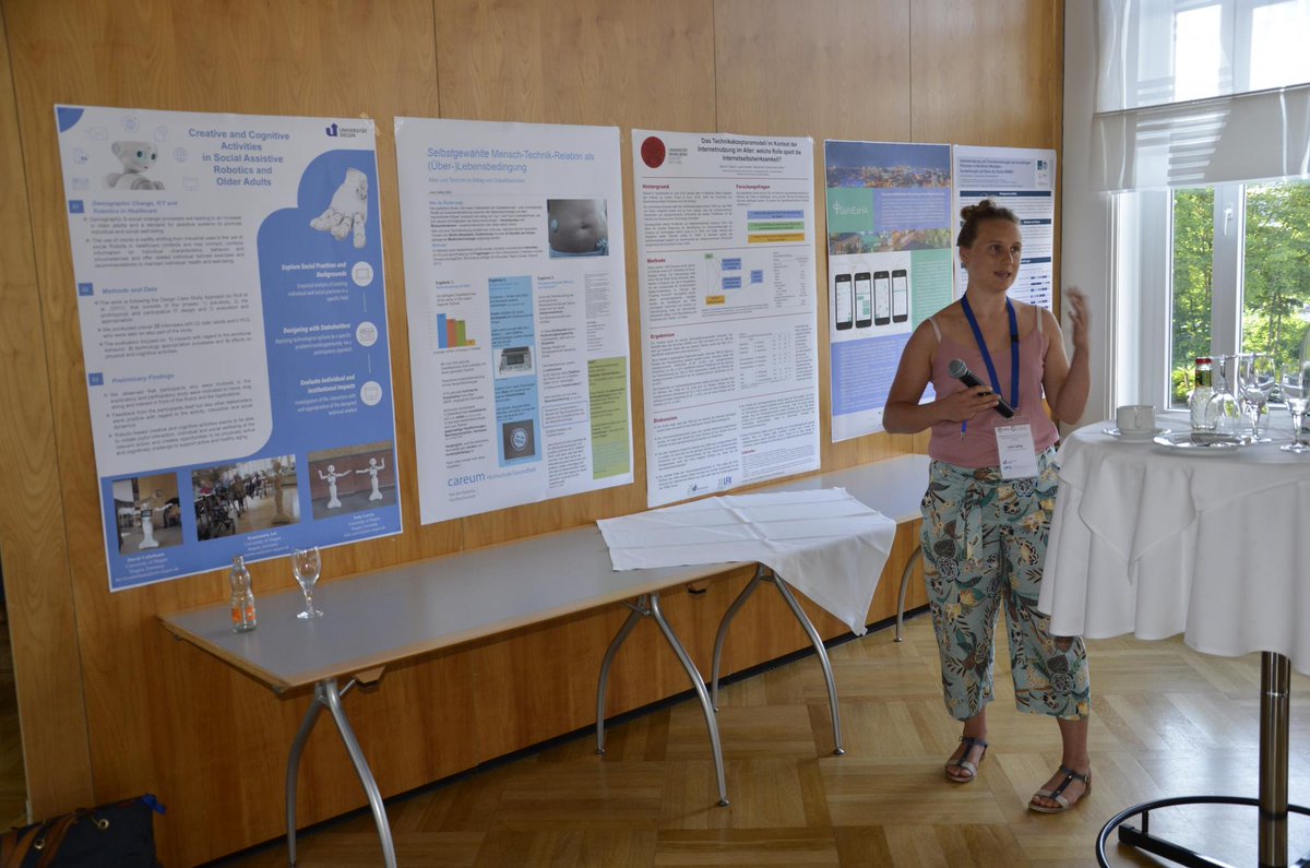 claudiamarlene's tweet image. Heute mal @CareumCH meets #Sozioinformatik #UniversitätSiegen - bei der Fachausschusskonferenz #AlterundTechnik der #DGGG 😊 ! Danke @KatharinaPenzelmeyer und @JuliaSellig, @CareumCH, @DavidStruzek @MartinDickel