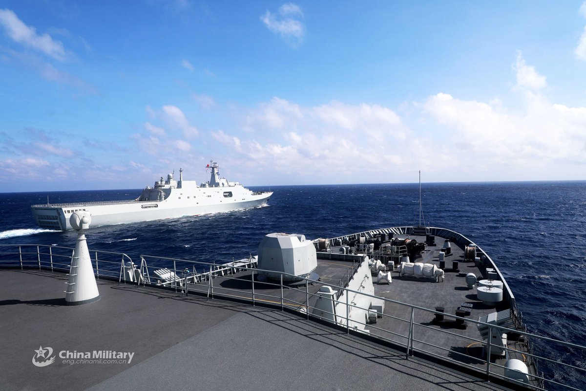 rajfortyseven's tweet photo. #China #STC #PLAN #6LSF
#Amphibious ops conducted with two #LPD #Type71 #Changbaishan #989 & #Wuzhishan #987.
Release of #LCAC #Yuyi, smoke screen & jamming shells seen in hires pics. https://t.co/ZQCHXgApyT