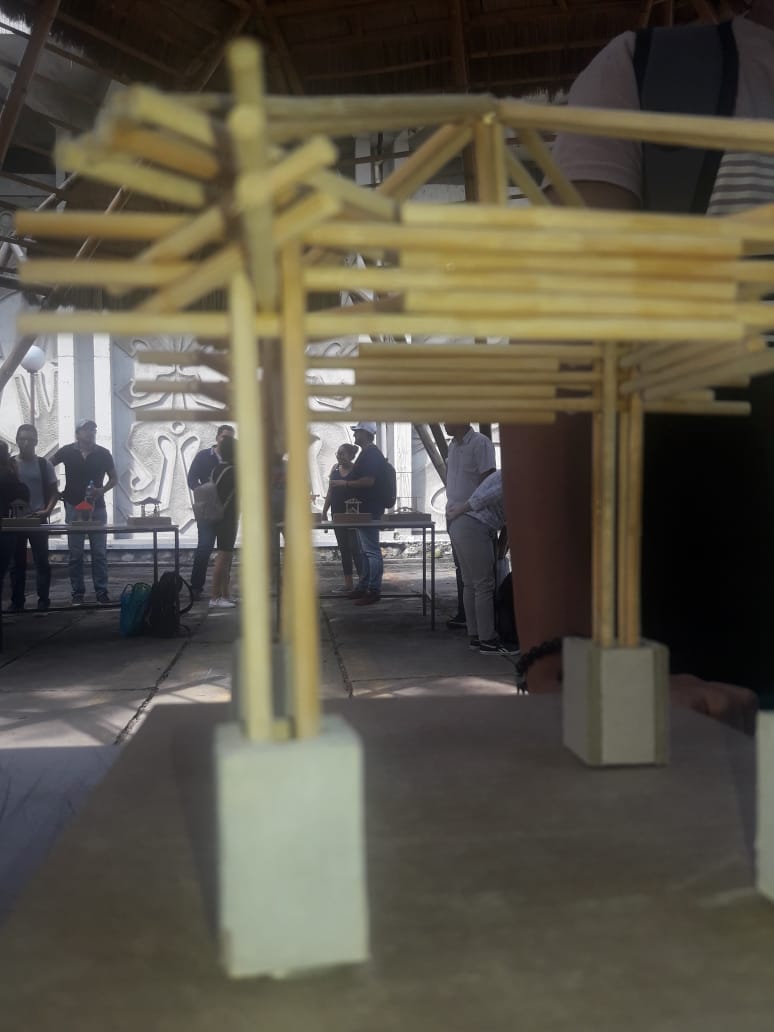 ug_fau's tweet photo. EXPO ESTRUCTURAS DE BAMBÚ FAUD UG alumnos 7mo ciclo Prof. Lindthon Iparreño hoy plaza latinoamericana de la FAUD https://t.co/JrgNSbX5Ma