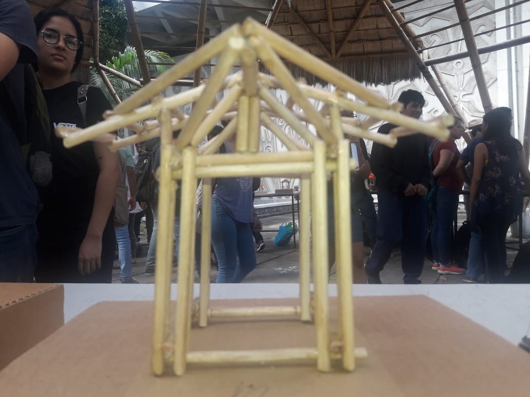 ug_fau's tweet photo. EXPO ESTRUCTURAS DE BAMBÚ FAUD UG alumnos 7mo ciclo Prof. Lindthon Iparreño hoy plaza latinoamericana de la FAUD https://t.co/JrgNSbX5Ma