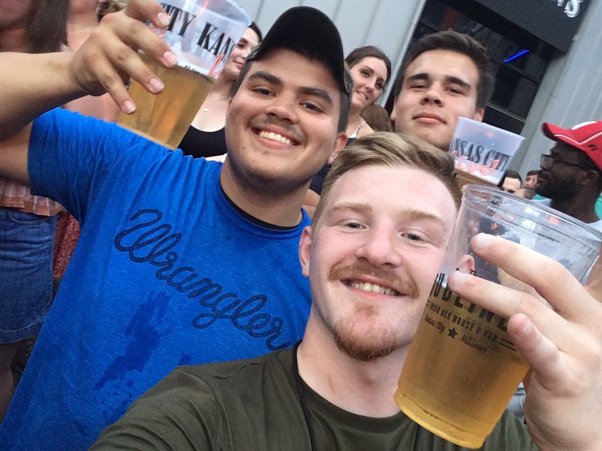JacobFolsom_'s tweet photo. Hot country nights! #not21 #HCNKC #Hotcountrynights https://t.co/YfBl8aIe2v