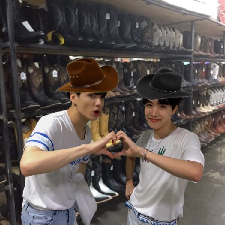 evrkve's tweet photo. BROO LOOK WHOS OUT HERE AT THE PULGAS AND BAZAARS AKKSSK 
 #BTS_TEXAS #BTSCometoTEXAS https://t.co/5Ht74NCTpn