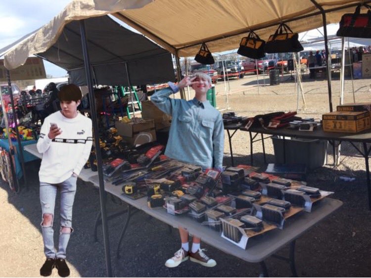 evrkve's tweet photo. BROO LOOK WHOS OUT HERE AT THE PULGAS AND BAZAARS AKKSSK 
 #BTS_TEXAS #BTSCometoTEXAS https://t.co/5Ht74NCTpn
