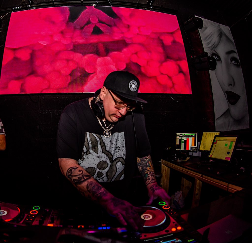 saladinthedj's tweet photo. Dreams are pointless unless you do everything you possibly can to make them come true! #dj #djlife #edm #phunkjunk #basshouse #futurehouse #housemusic #electrohouse #ghouse #trapmusic #motivation #musicproducer https://t.co/rIYlwvTBk5