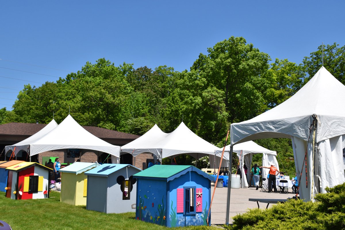HabitatHMD's tweet photo. And just like that our 3rd Annual #CUMISPlayhouseBuild is in the books! Thank you to all the builders from CUMIS who took part in this amazing event. We can't wait until next year! @The_Cooperators
#PlayHouseBuild https://t.co/QYTeCv11PV