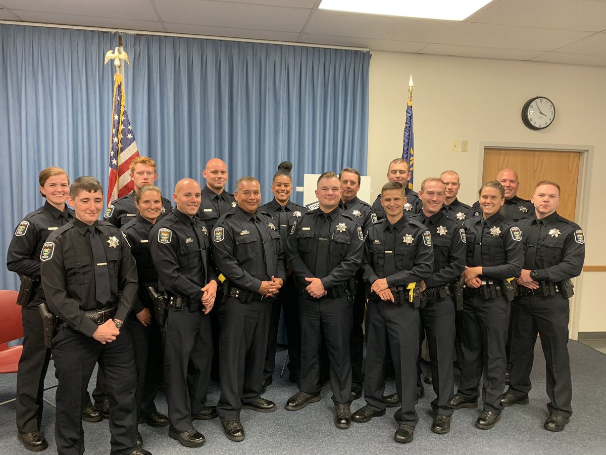 Congratulations to 17 Eugene Police Officers sworn in today. 13 recruits will depart for the police academy next month while 4 lateral officers will start field training right away.