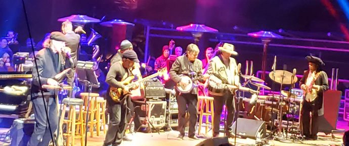 BluegrassToday's tweet photo. Béla on the Rocks with a heavy dose of class
https://t.co/slMoq8RzD0
#bluegrass #belafleck #flecktones #jerrydouglas https://t.co/Wr7vp3gpFb