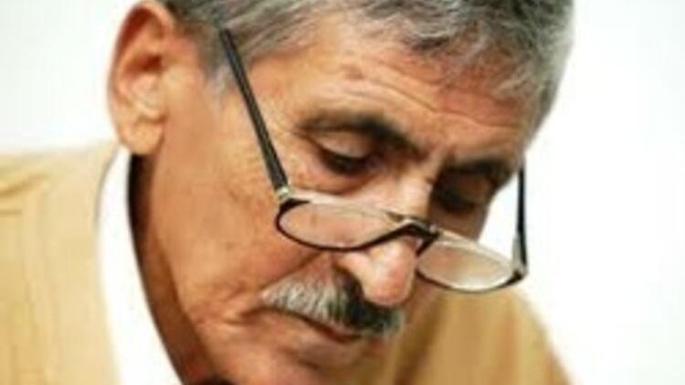 GonulTelinden's tweet photo. Beden ölür, çürür, cana bakın siz.
Kim kiminle yürür, ona bakın siz.
Bırakın dönsün dönme dolaplar,
Haktan, hakikatten yana bakın siz.

#AbdurrahimKarakoç özlem saygı ve rahmet anıyoruz. https://t.co/5F1XIeJsST