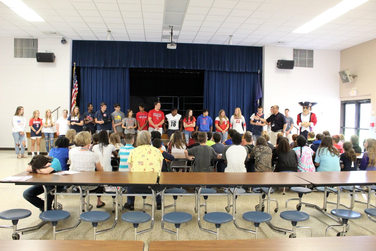 LES_CHPS's tweet photo. A HUGE thank you to the @ColonialHtsHigh seniors who came out &amp; told our 5th graders about the importance of getting as involved as possible in extracurriculars in middle &amp; high school! Another great Colonial Pride Tour in the books! ❤️💙 #GoColonials https://t.co/kRKr8VesAy