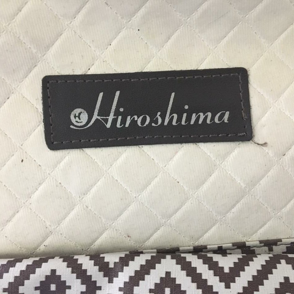 queensminajs's tweet photo. A amiga de vocês tem uma bolsa chamada Hiroshima? Pq a minha amiga tem kkk https://t.co/BYePC8V1dK