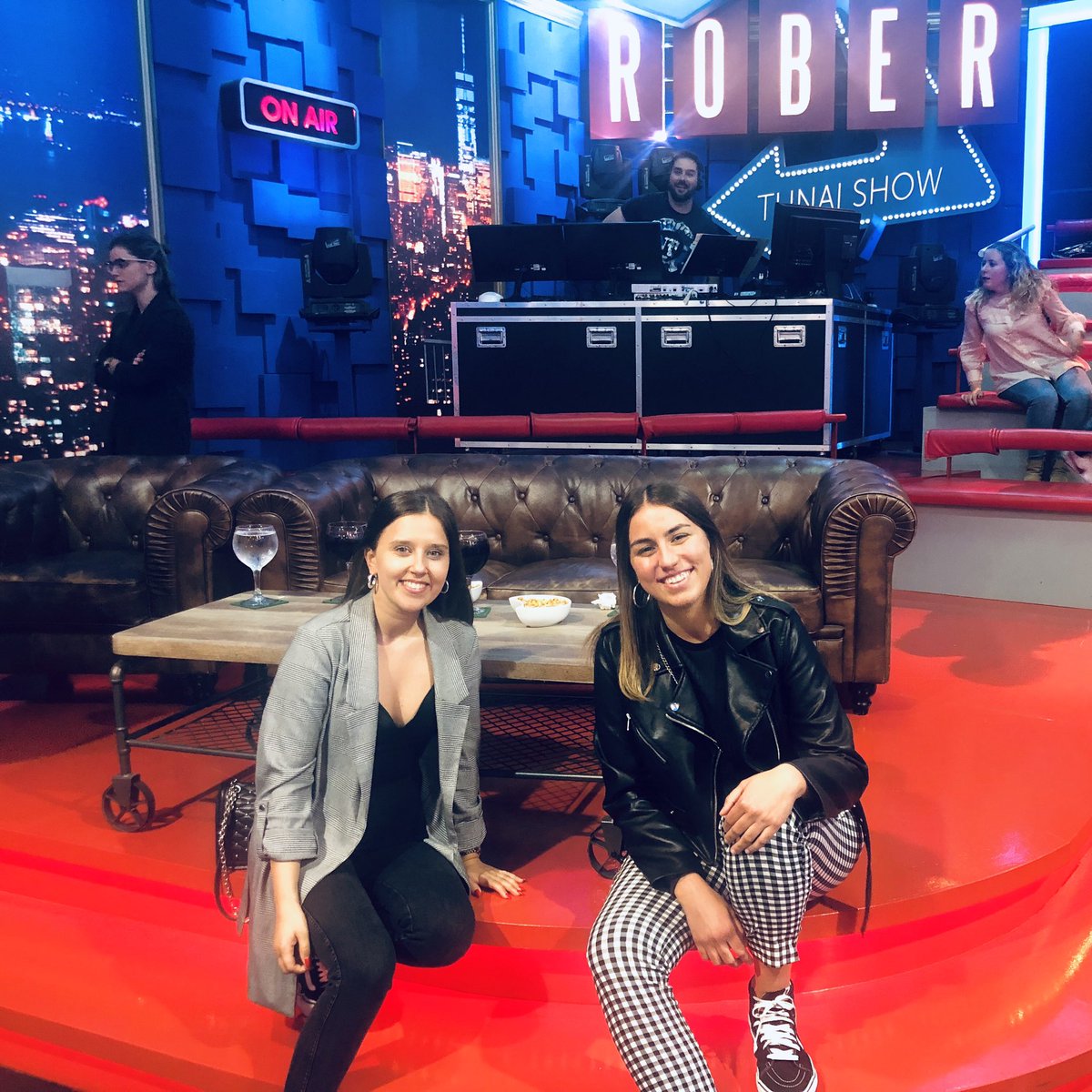 julia19lopezz's tweet photo. #LandRoberTORRES @LandRoberTVG Tunai houbo show😂📽📺 https://t.co/pPB3oznXpR