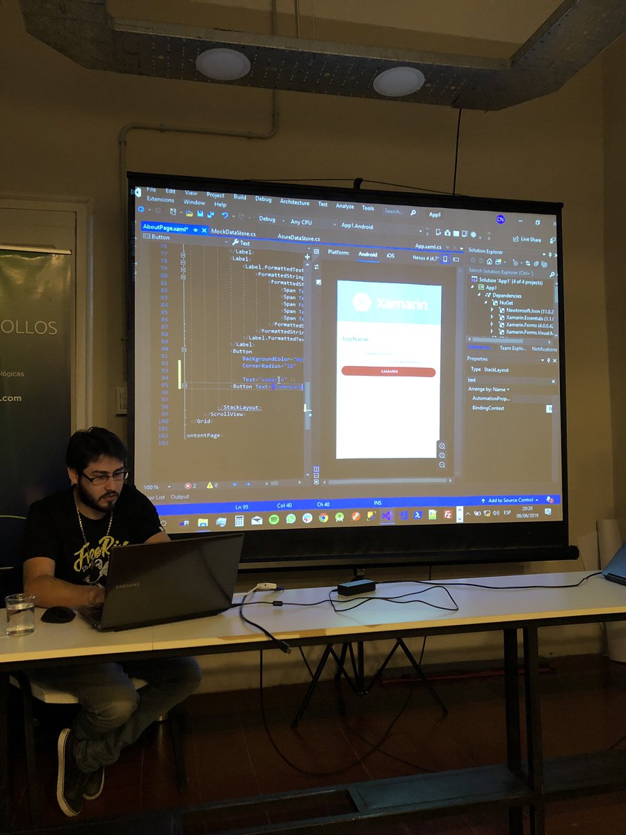 ClubCorrientes's tweet image. #VisualStudio2019Launch en el Club. Con muchos desarrolladores, estudiantes y profesionales. 💪🏻👨🏻‍💻👩‍💻 vanos por más proyectos tecnológicos!