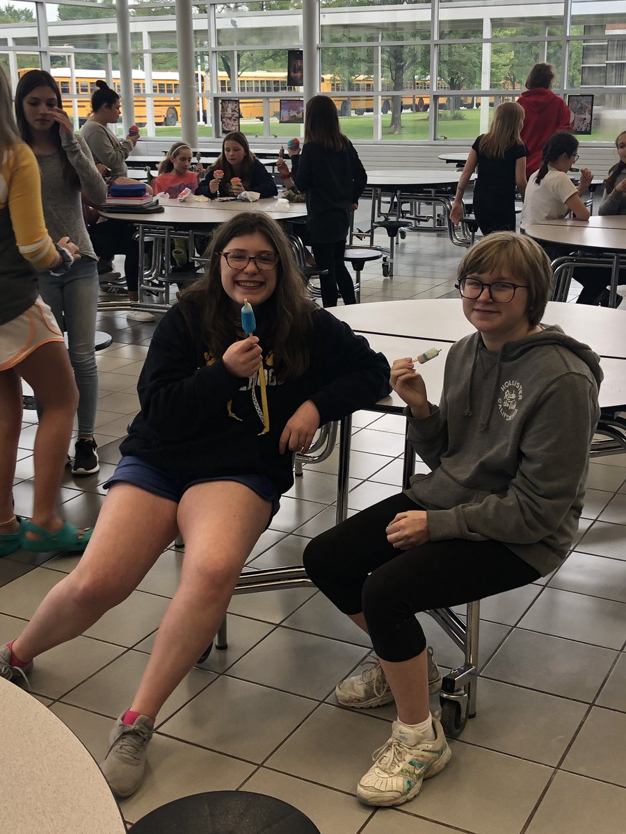 Sislowski03's tweet photo. PBIS Bus of the Month-The Ice Cream Truck was Back!
#pbis #busofthemonth #ofms https://t.co/sp5BcQSasN
