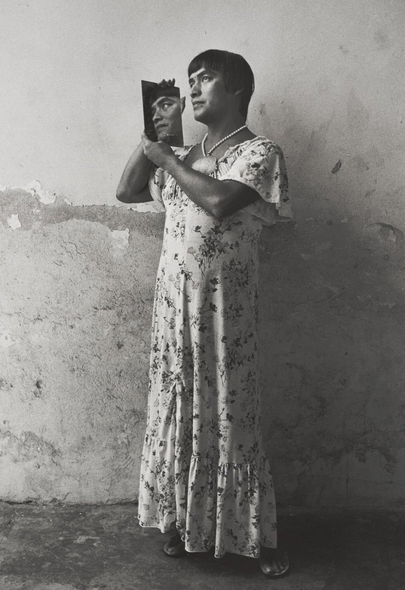 Graciela Iturbide took this photograph of a #transgender #Zapotec woman, on view now in "Mexican Photographers, Mexican Views.” This #PrideMonth, 30+ years after this photograph was taken, we honor our LGBTQIA+ community near and abroad. ❤️🧡💛💚💙💜 
Image: ©Graciela Iturbide.