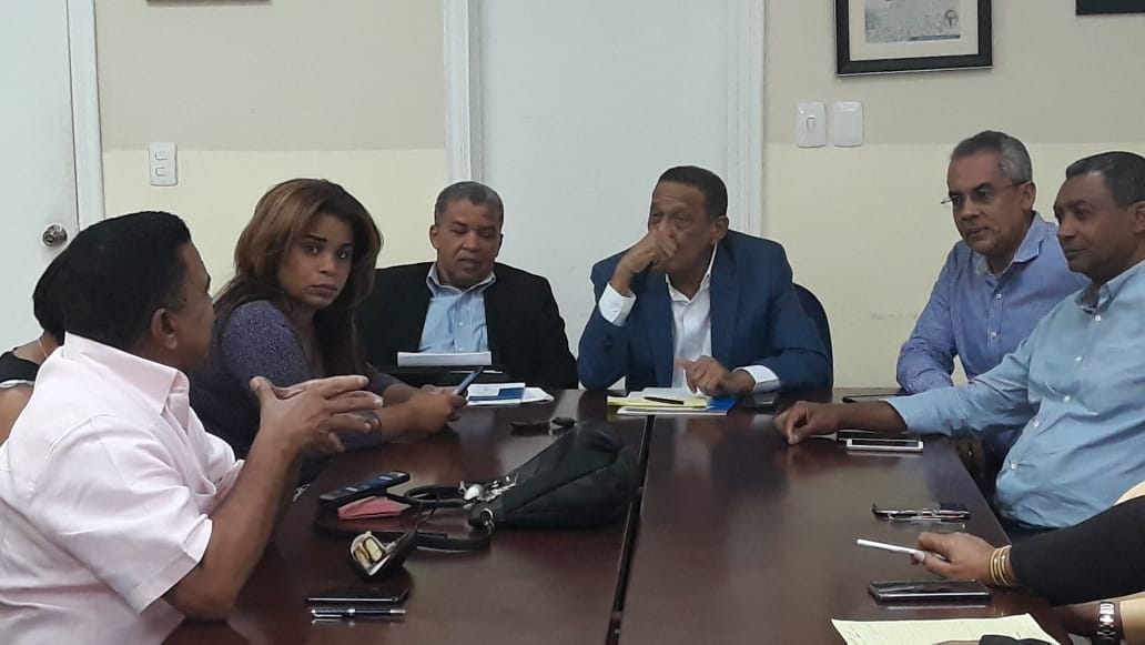 miprd's tweet photo. Primera reunión de la Comisión Conjunta bajo la Presidencia del compañero Fiquito Vásquez SNO,  preparando la Coordinación de  los Planes Operativos, Organizativos, Electorales, Técnicos y Gerenciales para alcanzar el ExitoPRD2020. https://t.co/DxnXi4r1gJ