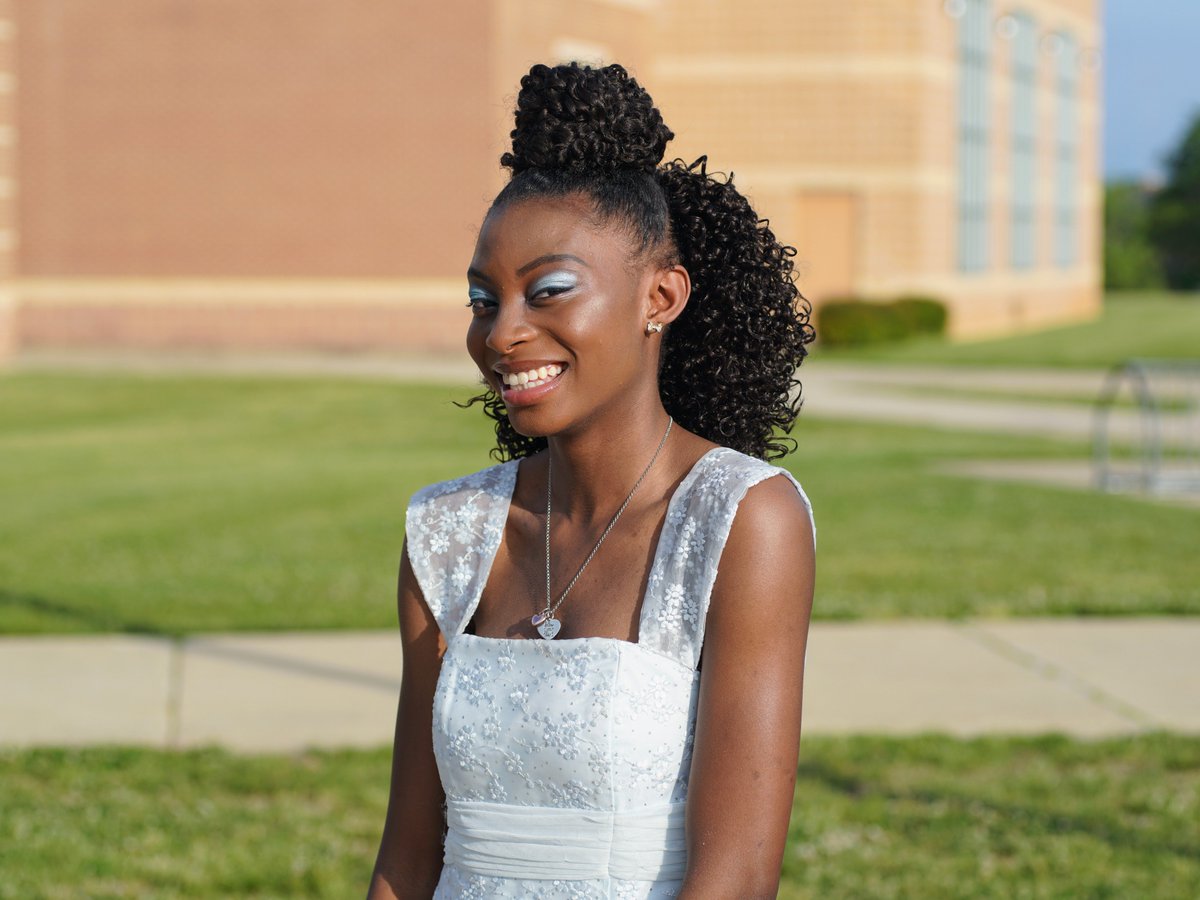 danielroz's tweet photo. The Grade 8 Dance is underway tonight @windsormillms #wmmslife #commitwmms (set 3) https://t.co/DoLI53lBF9