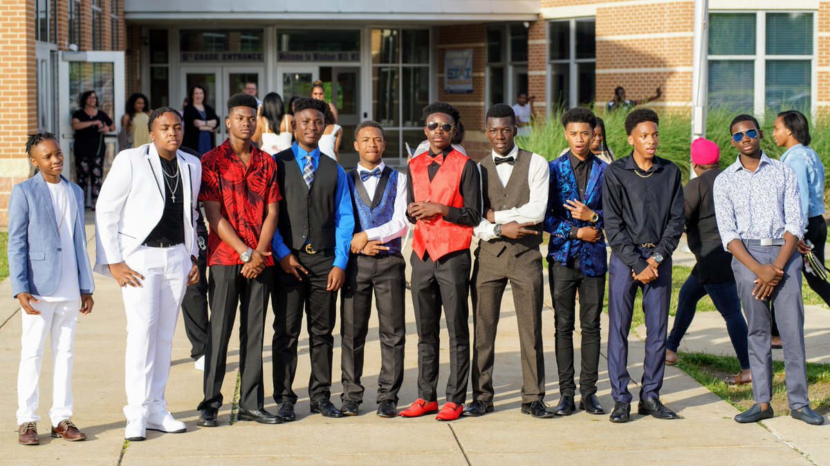 danielroz's tweet photo. The Grade 8 Dance is underway tonight @windsormillms #wmmslife #commitwmms (set 3) https://t.co/DoLI53lBF9