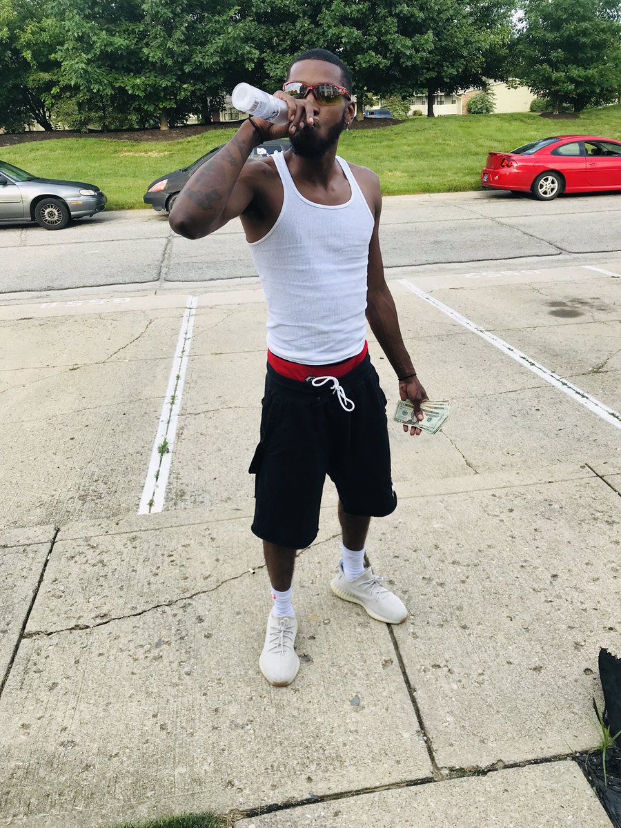 biindresterr's tweet photo. ay tho im loaded then ah mf😂#free223 https://t.co/jxyWaA9dm4
